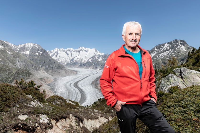 Portrait von Martin Nellen vor dem Aletschgletscher.