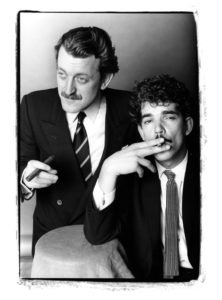 Schwarzweiss-Portrait von Dieter Meier und Boris Blank mit Zigarren, ca. 1981