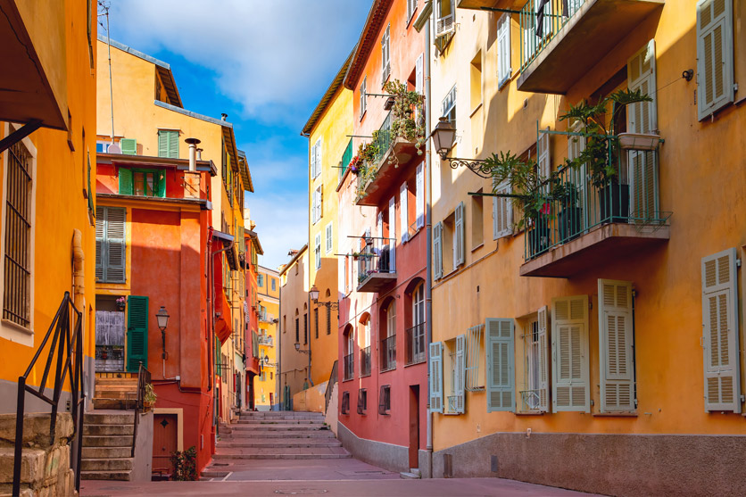 Bunte Häuser in der Altstadt von Nizza, Côte d'Azur.
