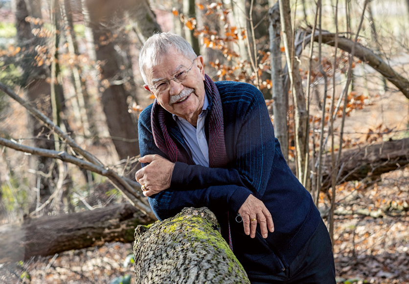 Portrait von Klaus Heer im Wald