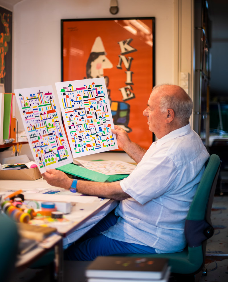 Niklaus Troxler in seinem Atelier. 