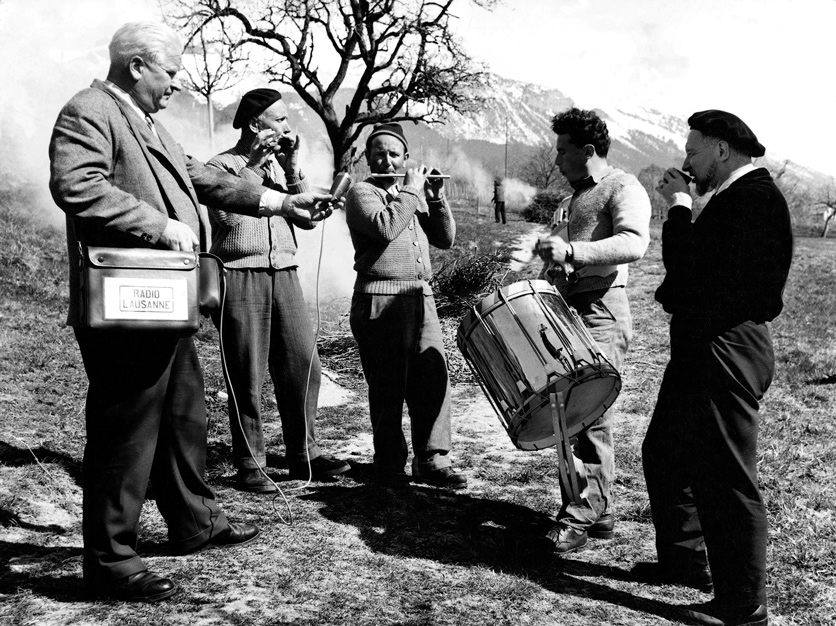 Reportage de Radio-Lausanne lors d'un journee de vignolage au dessus de Sierre 1967