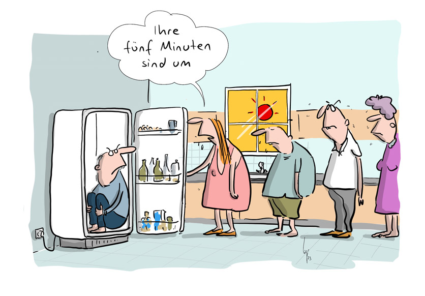 Cartoon von Mario Lars: Hitzewelle. Die Sonne scheint grell durchs Küchenfenster. Vor dem offenen Kühlschrank bildet sich eine Schlange. Im Kühlschrank sitzt zusammengekauert ein Mann. Die erste Person in der Schlange sagt zu ihm: "Ihre fünf Minuten sind um". 