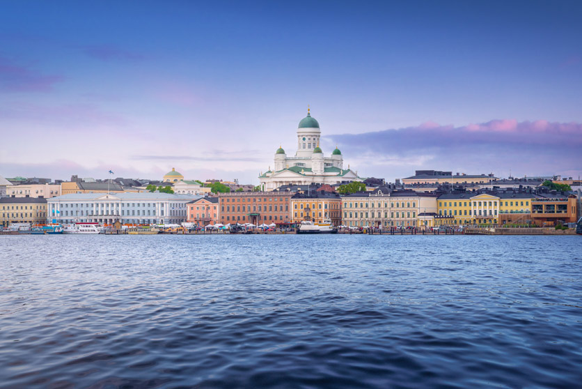 Helsinki mit Kathedrale in der Dämmerung