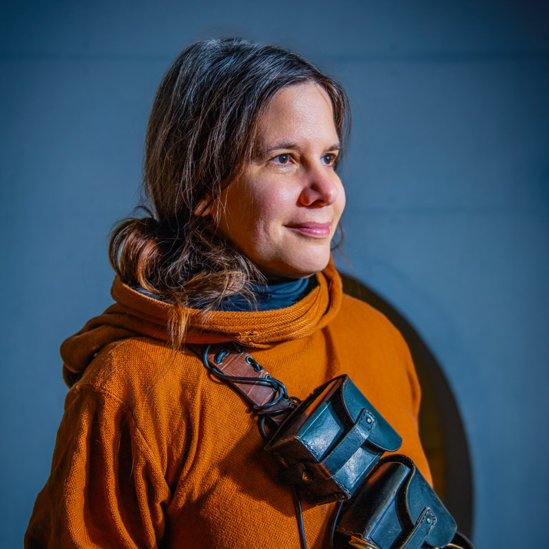 Anja (43), fotografiert als: Jawa, eine Art Schrottsammler der Galaxis