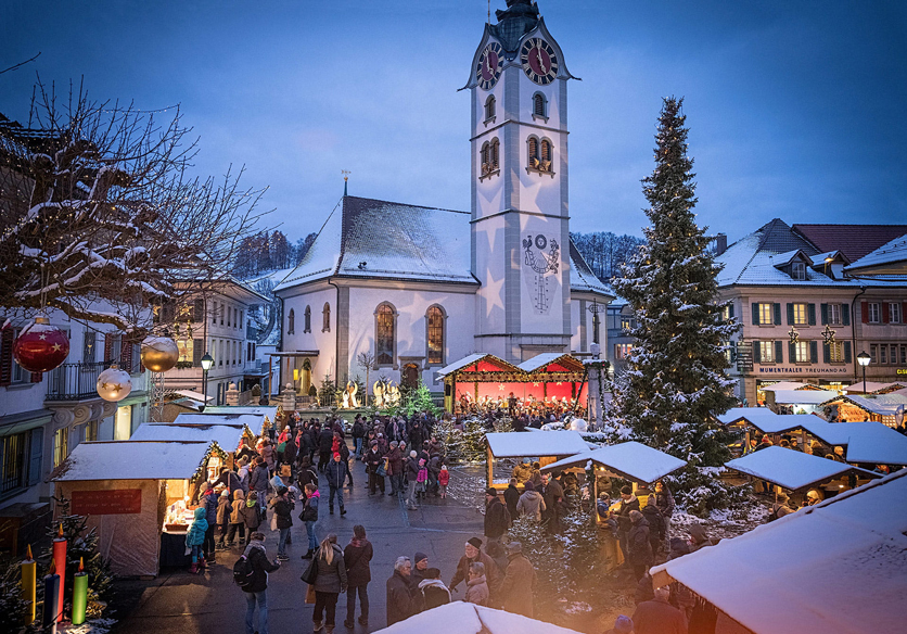 Weihnachtmarkt in Huttwil auf dem Brunnenplatz