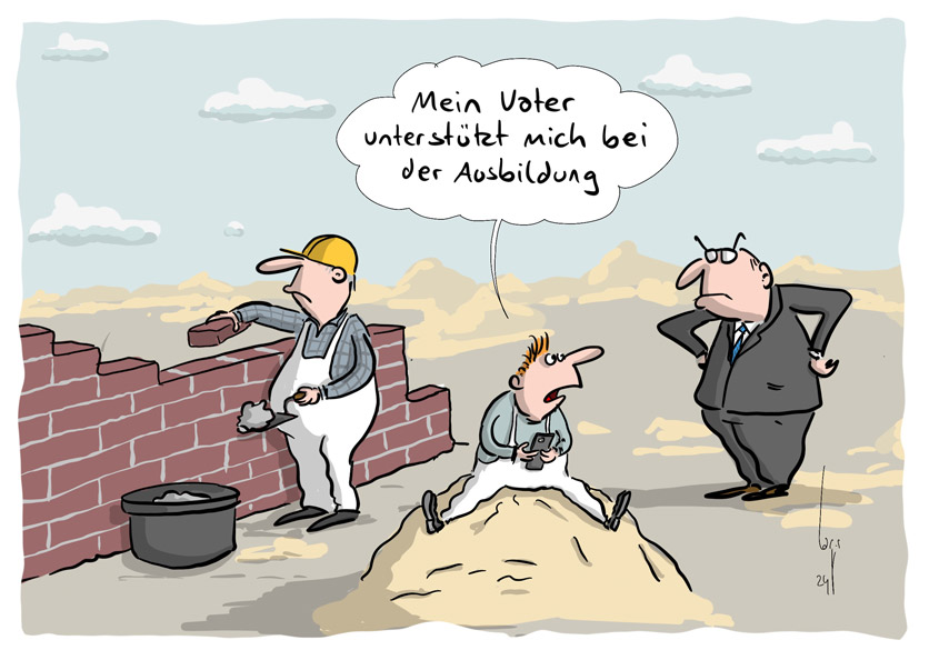 Cartoon von Mario Lars: Ein Maurerlehrling sitzt vor einer Backsteinmauer auf einem Sandhaufen am Handy, während sein Vater die Arbeit für ihn macht. Sein Chef steht vor ihm, Hände in den Hüften, und schaut ihn vorwurfsvoll an. Der Lehrling schaut ihn an uns sagt: "Mein Vater unterstützt mich bei der Ausbildung"
