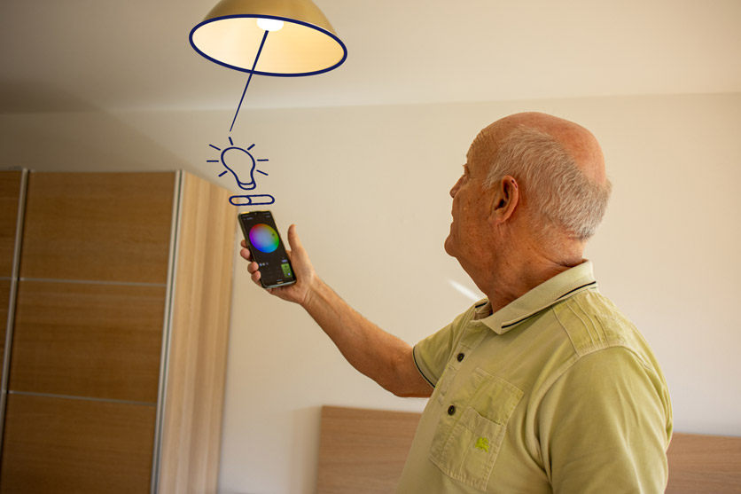 Digitale Alterswohnung: Lichtsteuerung per Handy