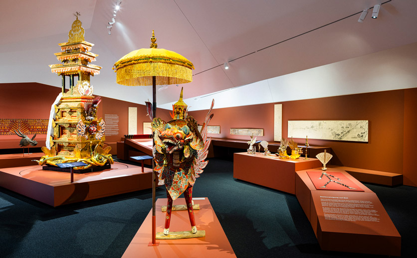 Ausstellung Jenseits: Die Seelenreinigung auf Bali ist ein Prozess, der sich über Monate hinziehen kann. 