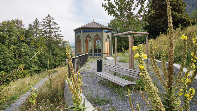 Hirschbühl-Parkanlage in Chur mit Gabentempel
