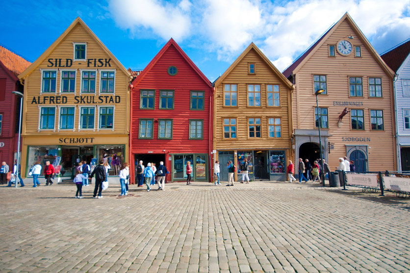 bunte Häuserzeile im Zentrum der Hansestadt Bergen