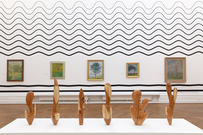 Blick in die Ausstellung Hodler. Ein Vorbild für die Schweizer Kunst