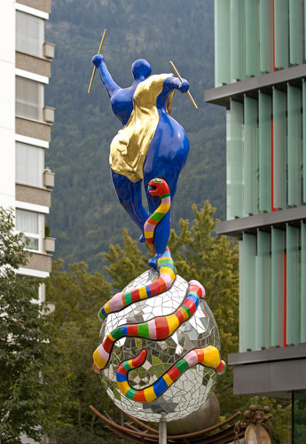 Skultptur "Le Monde" von Nikki de Saintphalle