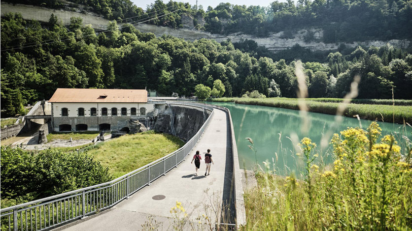 Lac de Pérolles mit Staumauer in Fribourg