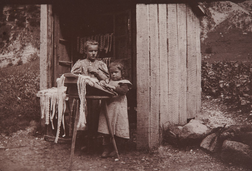 Kinderarbeit um 1900: Spitzen herstellen und verkaufen