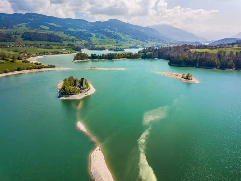 Die Île d’Ogoz im Lac de la Gruyère