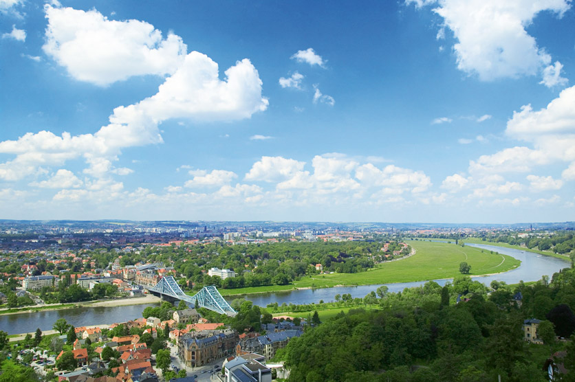 Elbtal in Dresden mit Loschwitzer Brücke