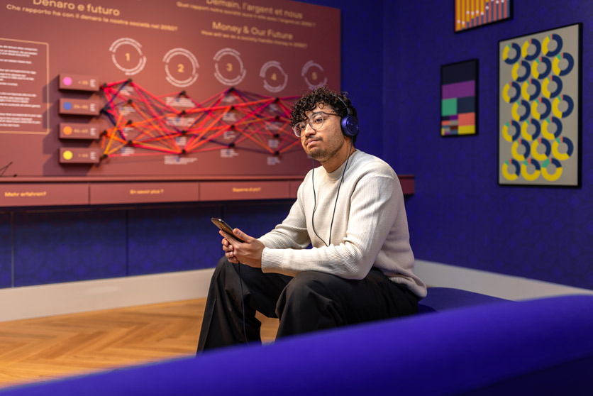 Was macht die Nationalbank? Warum ist die Schweiz reich? Und macht Geld glücklich? Auf verschiedenen Audio-Walks erkunden Besuchende mit Expert:innen aus Wissenschaft, Kultur und Wirtschaft das Moneyverse.