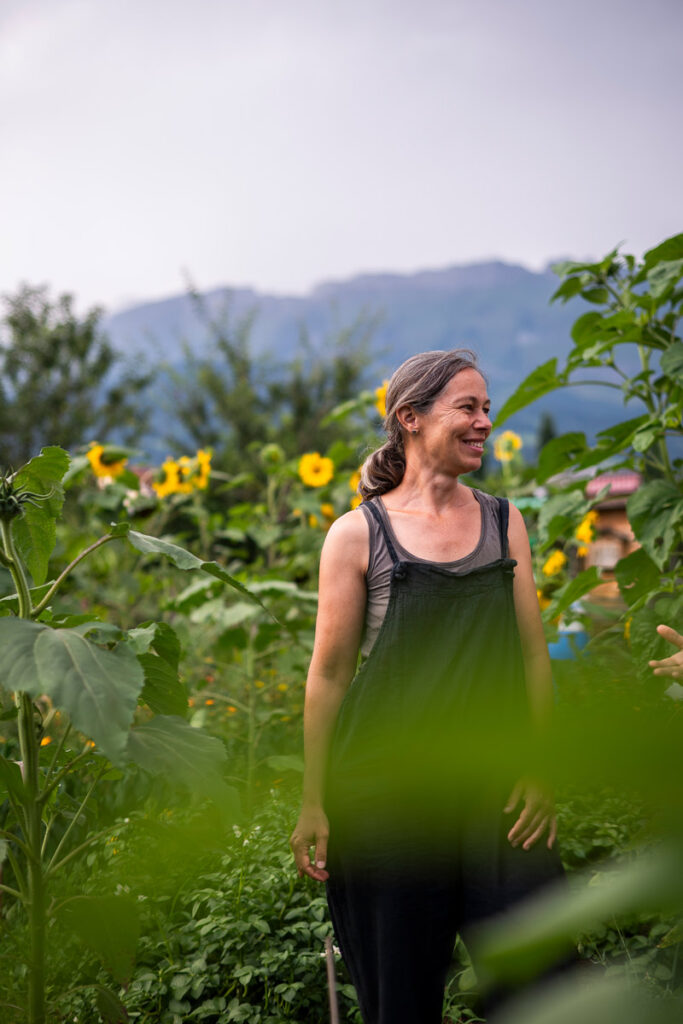 Isabelle Saluz im Gemeinschaftsgarten in Grabs