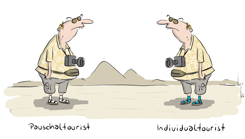 Cartoon von Mario Lars: zwei gleichausehende Touristen stehen sich gegenüber. Einer mit weissen Socken. Unter ihm steht geschrieben: Pauschaltourist. Einer mit blauen Socken. Unter ihm steht geschrieben: Individualtourist