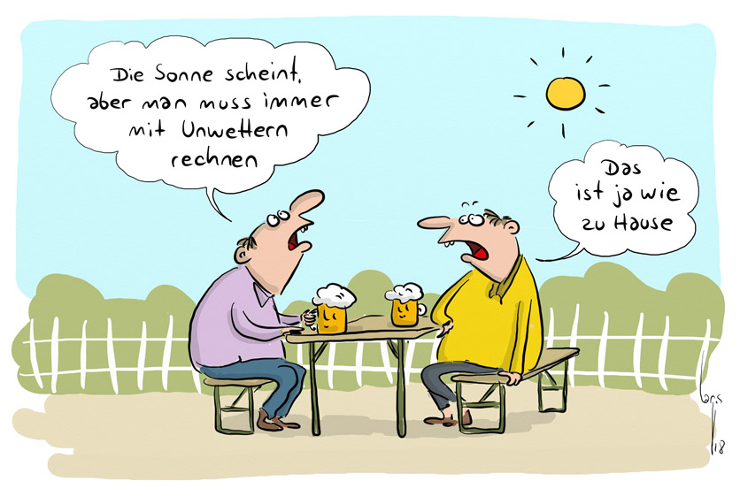 Cartoon von Mario Lars: Zwei Männer trinken bei Sonnenschein Bier in einer Gartenkneipe. Der eine schaut hoch und sagt: "Die Sonne scheint, aber man muss immer mit einem Unwetter rechnen." Der andere antwortet: Das ist ja wie zu Hause."
