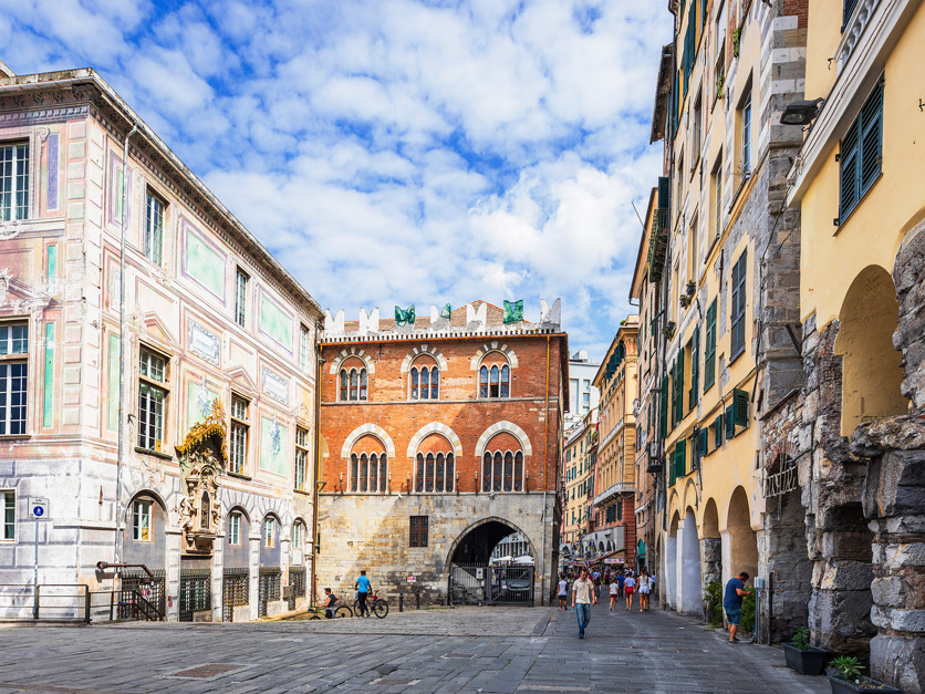 Genua: Die ligurische Metropole
ist die erste Station
auf der Seereise durch das
westliche Mittelmeer.